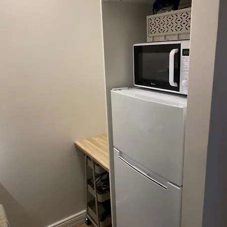Valoisa Yksioe Tampereen Ytimessae, Ilmainen Pysaekoeinti, 4 Henkiloeae Appartement Tampere